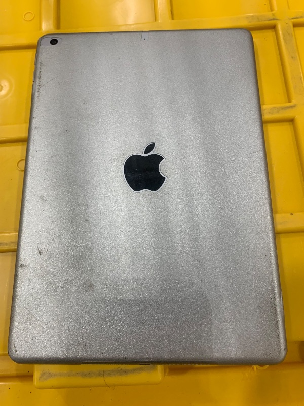 Photo 1 of Apple iPad 9.7' with WiFi, 32GB, Space Gray - MP2F2LL/A 5TH GENERATION