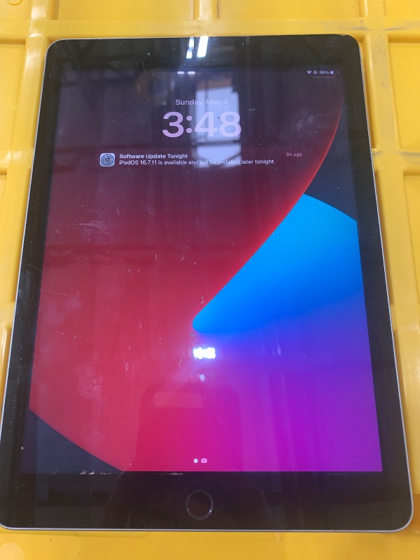 Photo 1 of Apple iPad 9.7' with WiFi, 32GB, Space Gray - MP2F2LL/A 5TH GENERATION