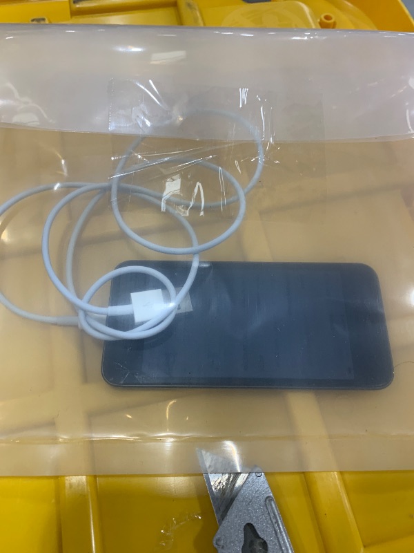 Photo 1 of ***FINAL SALE/CRACK ON BOTTOM RIGHT** Apple iPod Touch 6 (6th Gen) A1574 (WiFi) 16GB Space Gray 