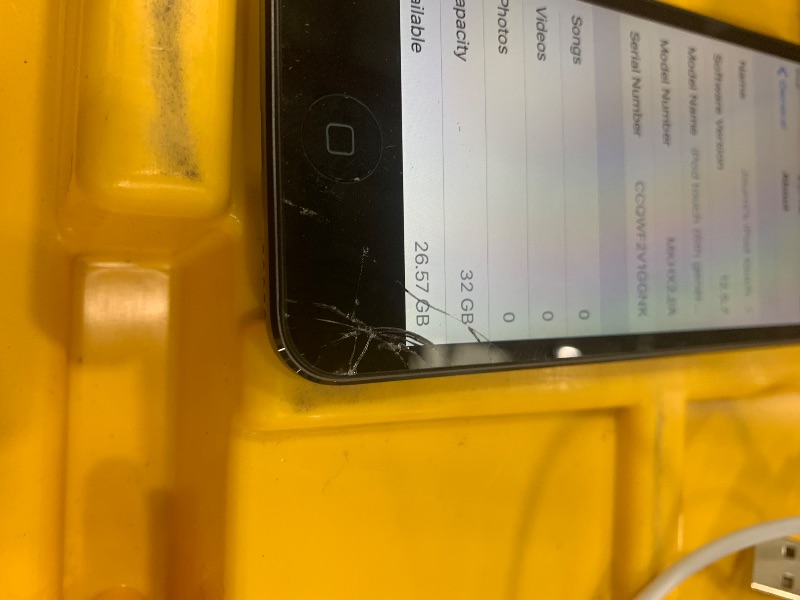 Photo 1 of ***FINAL SALE/CRACK ON BOTTOM RIGHT** Apple iPod Touch 6 (6th Gen) A1574 (WiFi) 16GB Space Gray 