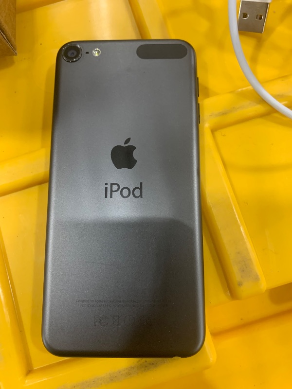 Photo 1 of ***FINAL SALE/CRACK ON BOTTOM RIGHT** Apple iPod Touch 6 (6th Gen) A1574 (WiFi) 16GB Space Gray 