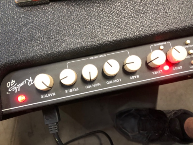 Photo 1 of (POWER TESTED) (SIGNS OF USE) (UNABLE TO TEST FURTHER) Fender Rumble 40 V3 Bass Amp for Bass Guitar, 40 Watts, with 2-Year Warranty 8 Inch Speaker, with Overdrive Circuit and Mid-Scoop Contour Switch