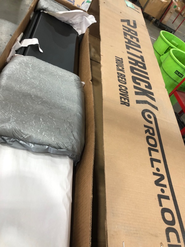 Photo 1 of *Missing 1 box out of set* Roll-N-Lock M-Series Retractable Truck Bed Tonneau Cover LG225M Fits 2019 - 2020 New Body Style GM/Chevy Silverado/Sierra 8' 0" Bed (96.3") 