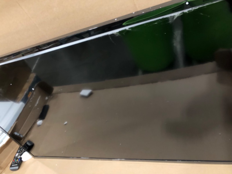 Photo 1 of ** BROKEN SCREEN ** SAMSUNG 40-inch Class LED Smart FHD TV 1080P (UN40N5200AFXZA, 2019 Model), Black