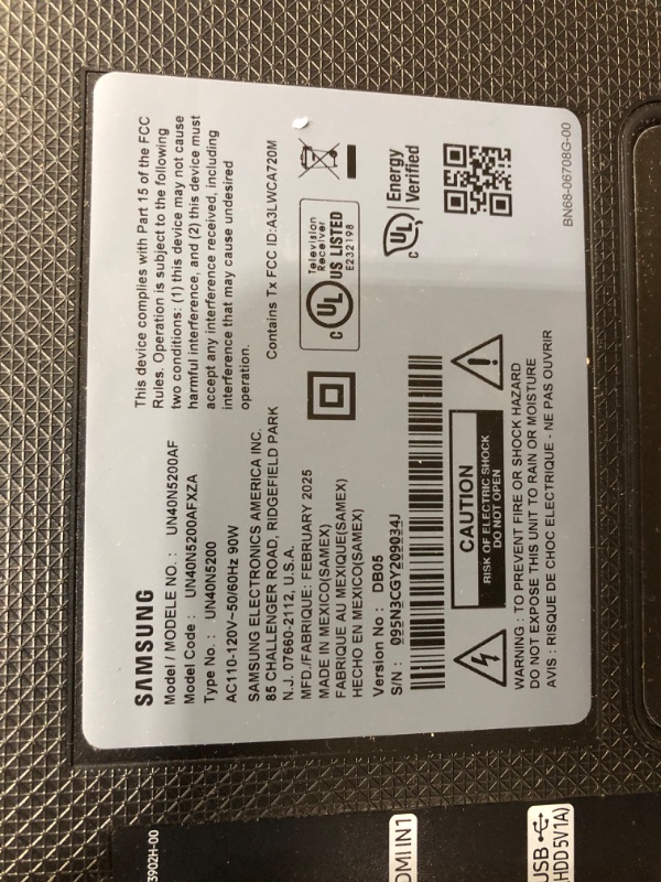 Photo 1 of ** BROKEN SCREEN ** SAMSUNG 40-inch Class LED Smart FHD TV 1080P (UN40N5200AFXZA, 2019 Model), Black