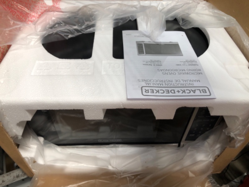 Photo 1 of ***(PARTS ONLY/ NON REFUNDABLE/ NO RETURNS OR REFUNDS)***Doesn't turn on **
BLACK+DECKER EM720CB7 Digital Microwave Oven with Turntable Push-Button Door, Child Safety Lock, 700W, Stainless Steel, 0.7 Cu.ft