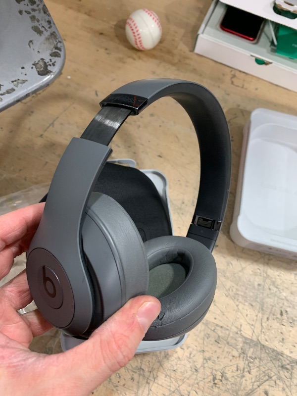Photo 1 of ******HEADPHONES ARE GREY/VERY MINOR DAMAGE TO COME OF THE LEATHER**********

Beats Solo 4 - Wireless Bluetooth On-Ear Headphones, Apple & Android Compatible, Up to 50 Hours of Battery Life - Cloud Pink