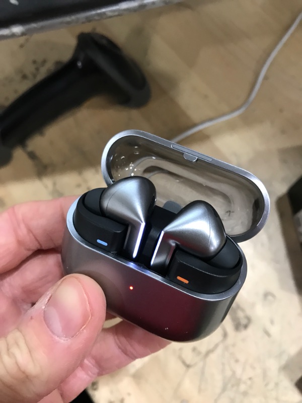 Photo 1 of SAMSUNG Galaxy Buds 3 Pro AI True Wireless Bluetooth Earbuds, Noise Cancelling, Sound Optimization, Redesigned Comfort Fit, Silver [US Version, Amazon Exclusive, 2Yr Warranty]
