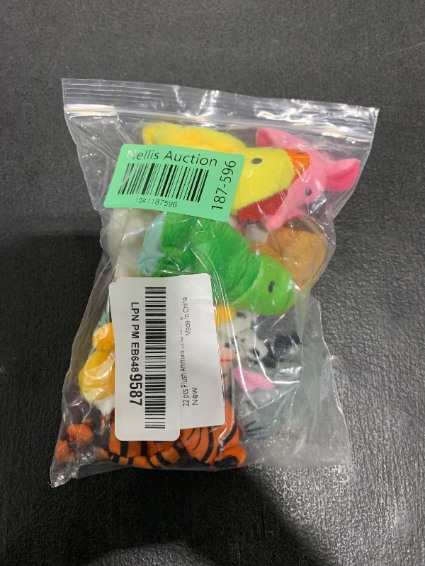 Photo 1 of 22 pcs Plush Animals Finger Puppet Toys - Mini Plush Figures Toy Assortment for Kids, Soft Hands Finger Puppets Game for Autistic Children, Great Family Parents Talking Story Set