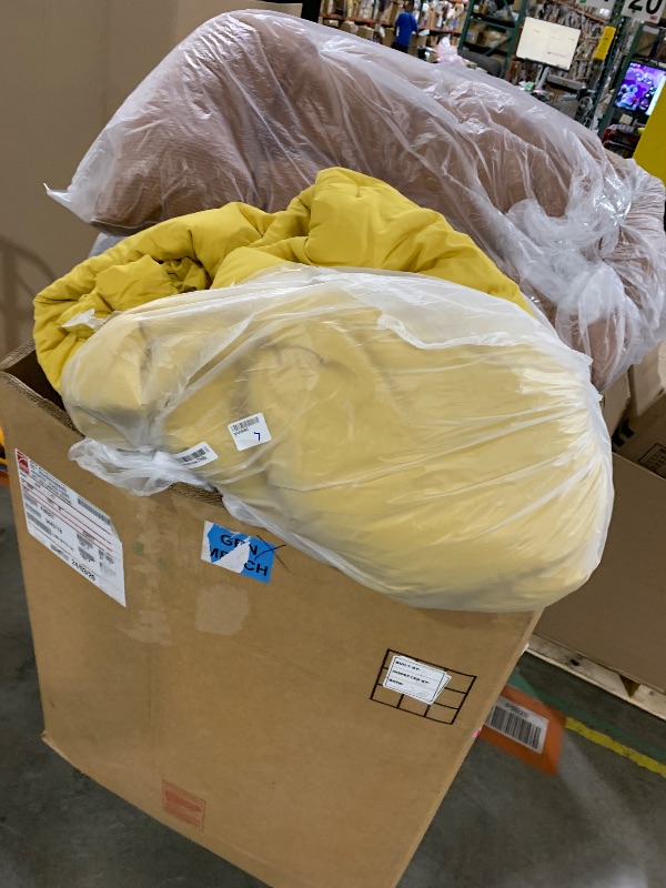 Photo 1 of 20 ITEMS, MISCELLANEOUS ITEMS, PILLOWS, RUGS, COMFORTERS, ETC... SOLD AS IS, FINAL SET PRICE