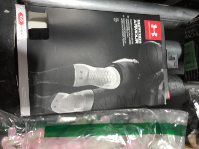 Photo 1 of Under Armour Gameday Armour Pro Padded Leg SLVS - YTH-BLK,OSFA