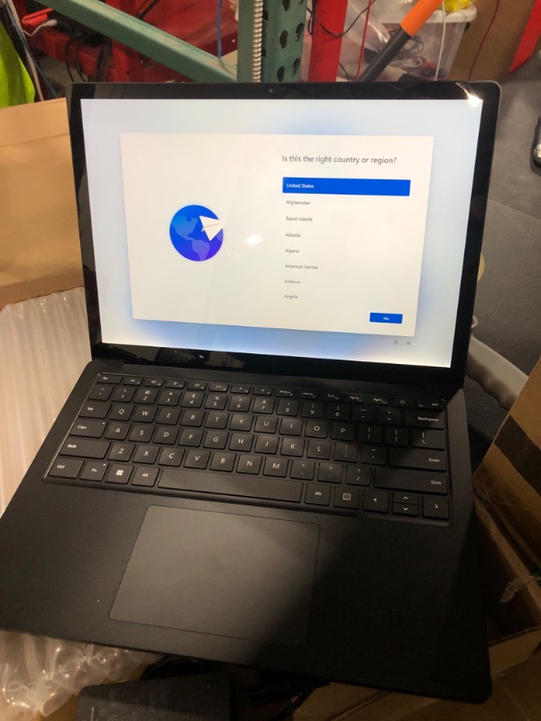 Photo 1 of Surface Laptop 4 for Business - 13.5", Matte Black (Metal), Intel Core i7, 16GB RAM, 256GB SSD, Fren