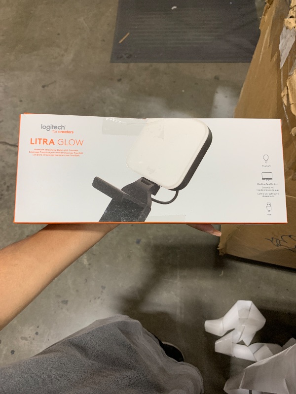 Photo 1 of Logitech for Creators Litra Glow Premium LED Streaming Light with TrueSoft, adjustable mount, video lighting for recording streams, PC/Mac - Graphite