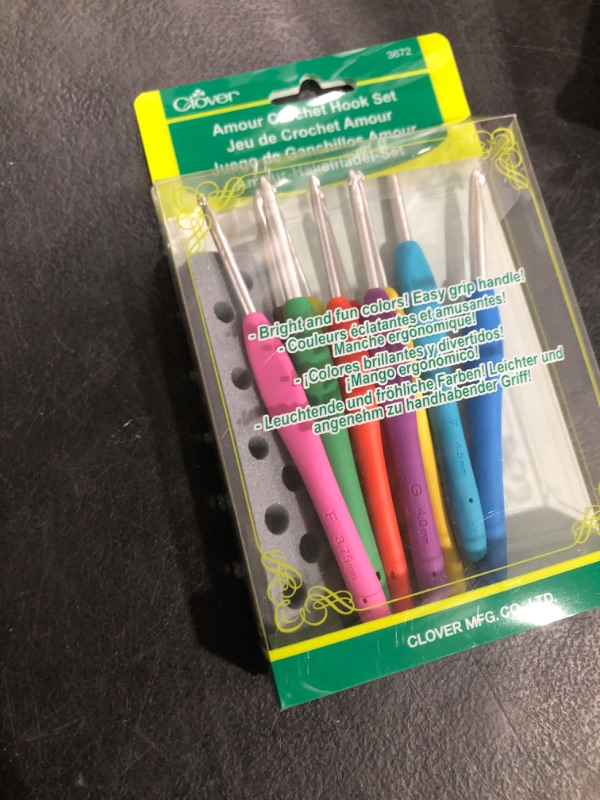 Photo 1 of Clover 3672 Amour Crochet Hook Set, 10 sizes