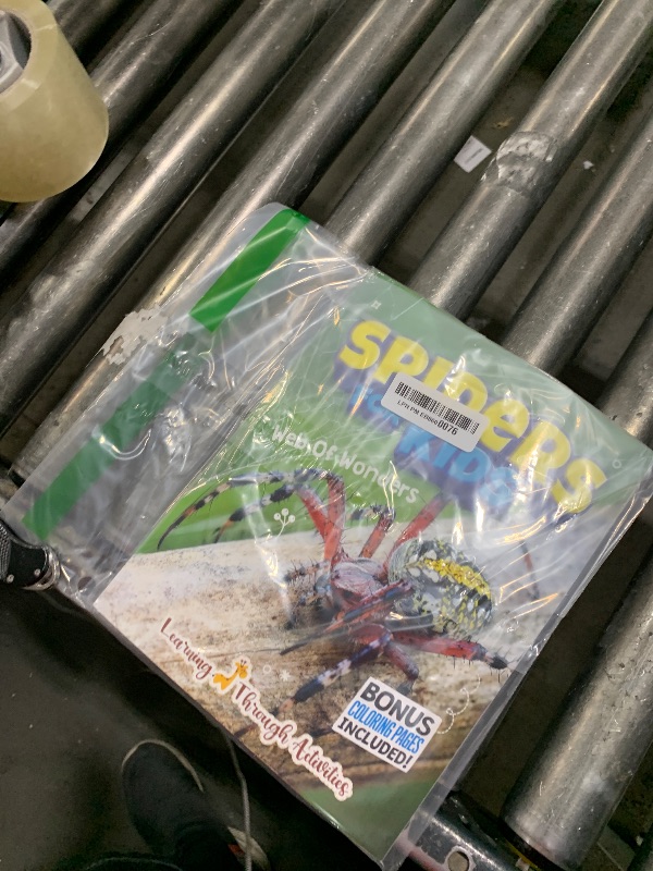 Photo 1 of Spiders For Kids: Jump Into the World of Spiders With Fun Facts, Amazing Photos, Coloring and Everything You Need to Know! (Animal Guides)