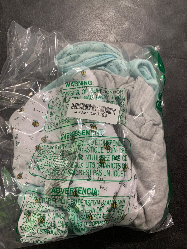 Photo 1 of SwaddleMe by Ingenuity Easy Change Baby Swaddle in Size Small/Medium, 0-3 Months, 7-14 Pounds, 3-Pack with Easy Change Zipper - Little Bees