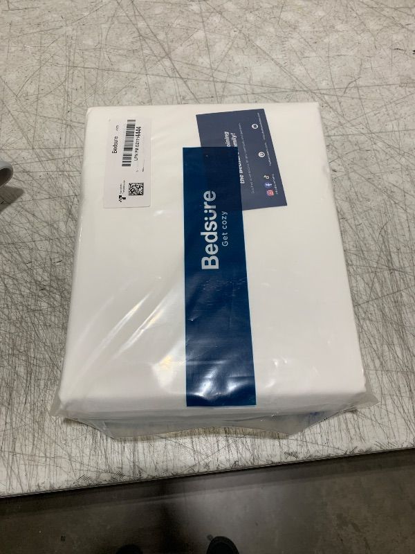 Photo 1 of Bedsure Duvet Cover Twin/Twin XL Size - 2 Pieces Prewashed Extra Soft Bedding Set, Includes 1 Twin Duvet Cover 68x90 Inches with Zipper Closure & 1 Pillow Sham, Comforter Not Included, White