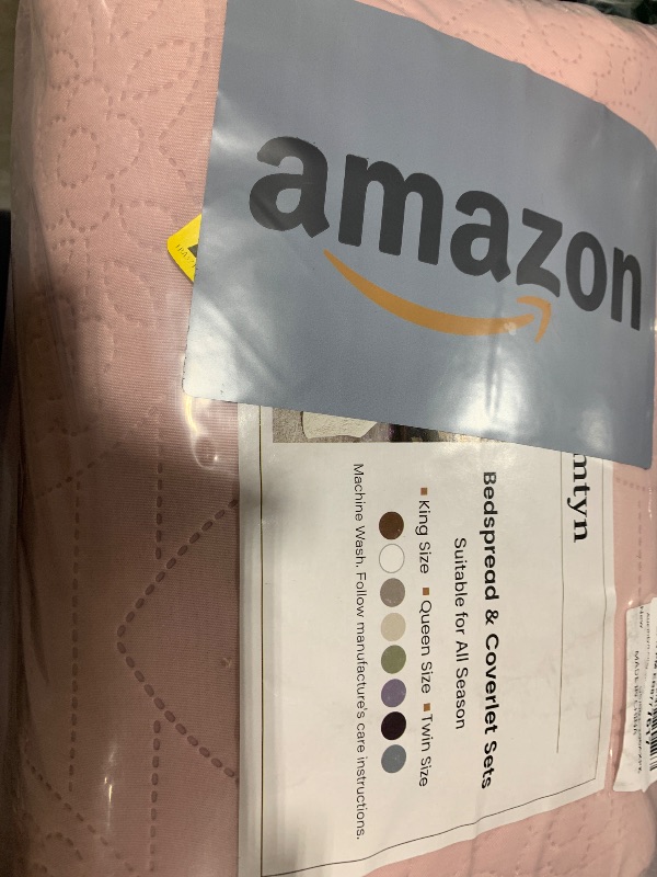 Photo 1 of Auemtyn King Size Quilt Set 3 Pieces, Soft Lightweight Summer Bedspread, Reversible Microfiber Bed Coverlet for All Seasons, Light Pink, Heart Pattern (1 Quilt, 2 Pillow Shams)