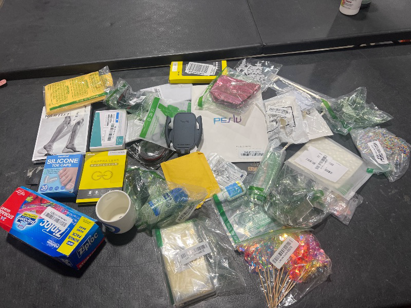 Photo 1 of BAG OF MIXED ITEMS 