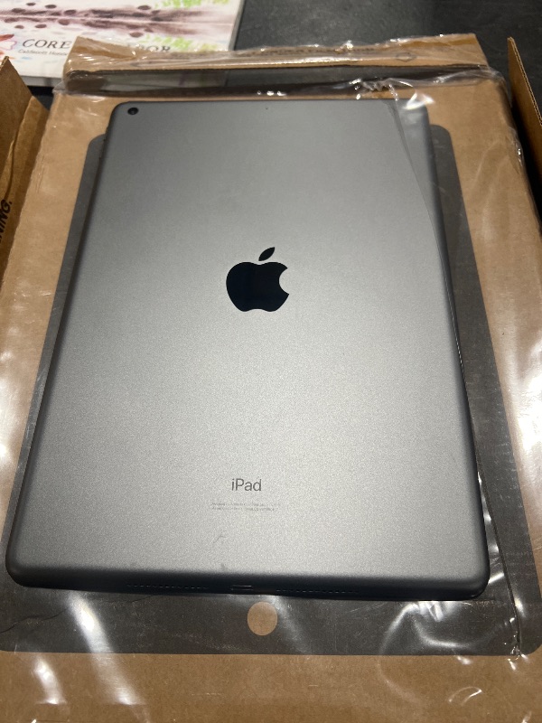 Photo 1 of Apple iPad 2020 (10.2-inch, Wi-Fi, 32GB) - Space Gray (Renewed)