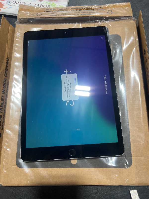 Photo 1 of Apple iPad 2020 (10.2-inch, Wi-Fi, 32GB) - Space Gray (Renewed)