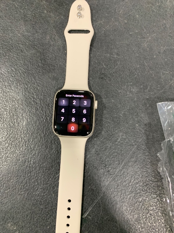 Photo 1 of Apple Watch SE (2nd Gen) (GPS, 44mm) - Starlight Aluminum Case with Starlight Sport Band, M/L (Renewed)