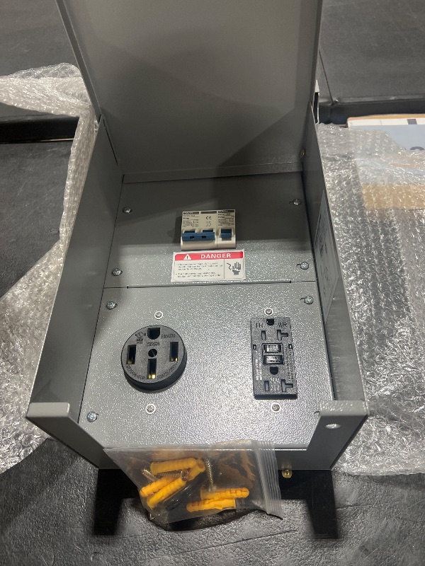 Photo 1 of power outlet panel 