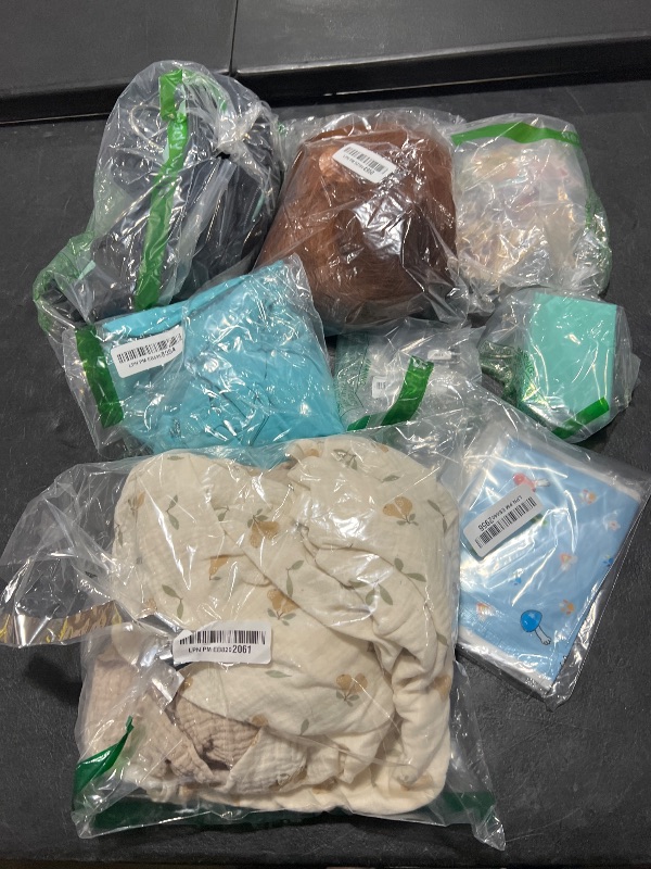 Photo 1 of bag of mixed items 