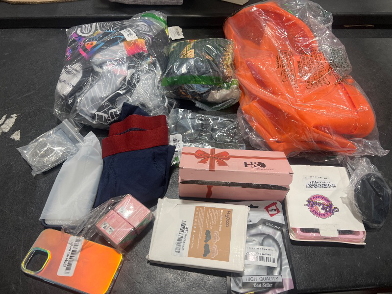Photo 1 of bag of mixed items 