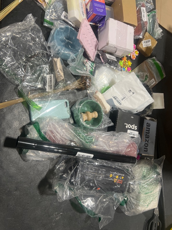 Photo 1 of box of mixed items 