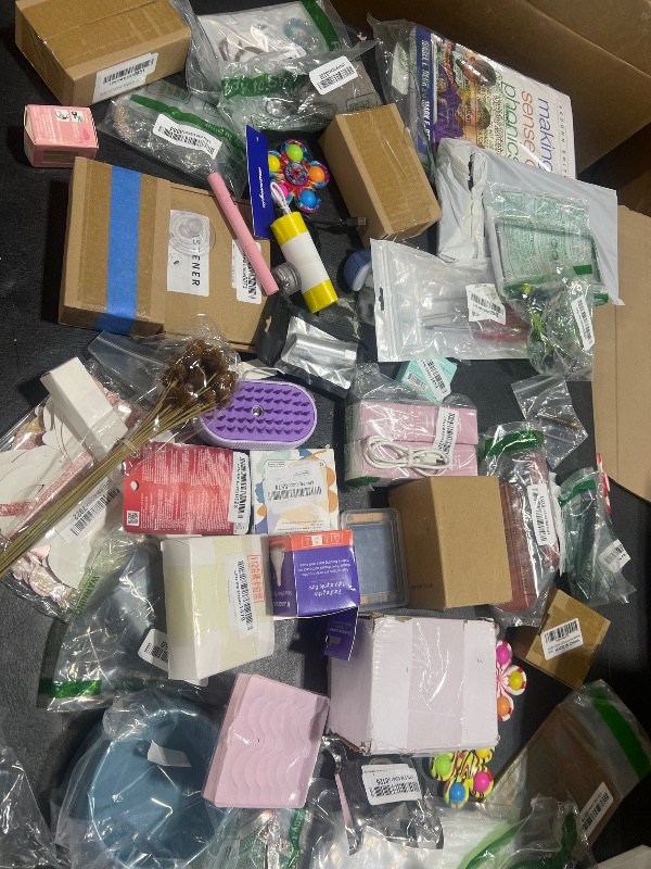 Photo 1 of box of mixed items 