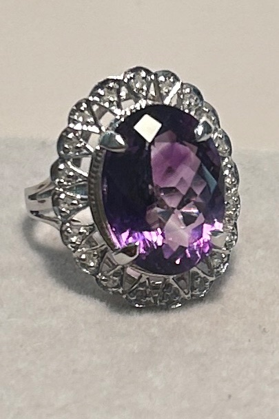 Photo 1 of 10K WHITE GOLD W. 10CT AMETHYST & .15CT DIAMOND RING-6G SIZE 7 #15