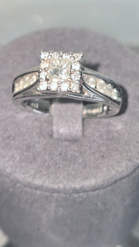 Photo 1 of 14K WHITE GOLD W. 1CT DIAMOND RING-5G SIZE 6 1/2