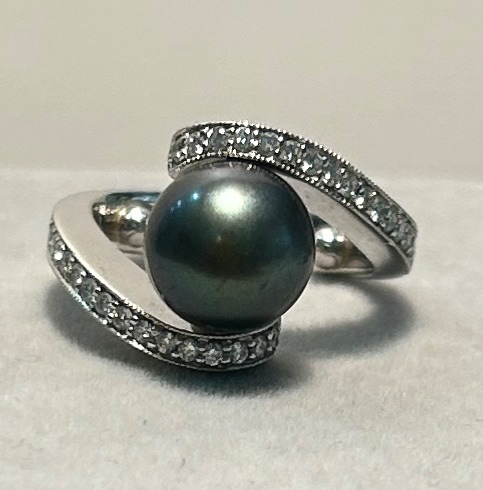 Photo 1 of 14K WHITE GOLD W. 9.5 TAHITIAN PEARL & .50CT DIAMOND RING-6.86G SIZE 4 #18