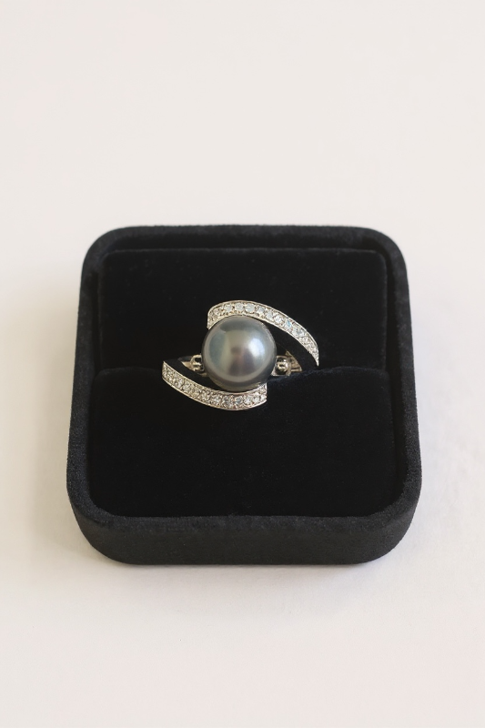 Photo 1 of 14K WHITE GOLD W. 9.5 TAHITIAN PEARL & .50CT DIAMOND RING-6.86G SIZE 4 #18