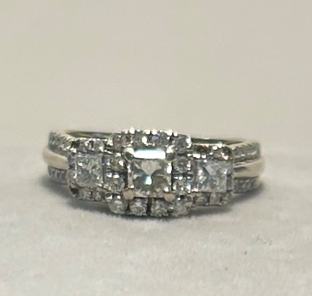 Photo 1 of 14K WHITE GOLD W. 1CT DIAMOND RING-4G SIZE 5 1/2 #25