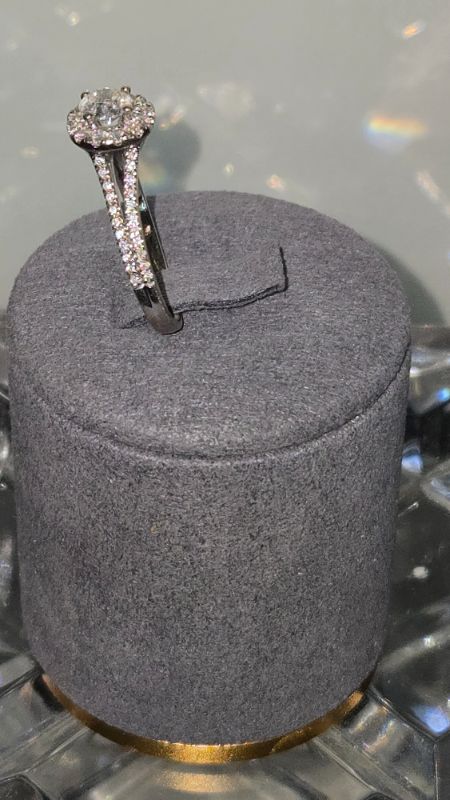 Photo 1 of 14K WHITE GOLD W. .50CT CENTER CUT & .50 SURROUNDING DIAMOND RING-3G SIZE 6 1/4