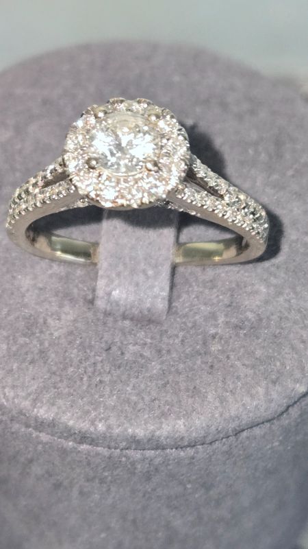 Photo 1 of 14K WHITE GOLD W. .50CT CENTER CUT & .50 SURROUNDING DIAMOND RING-3G SIZE 6 1/4