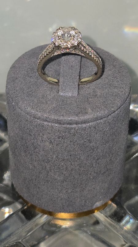 Photo 1 of 14K WHITE GOLD W. .50CT CENTER CUT & .50 SURROUNDING DIAMOND RING-3G SIZE 6 1/4