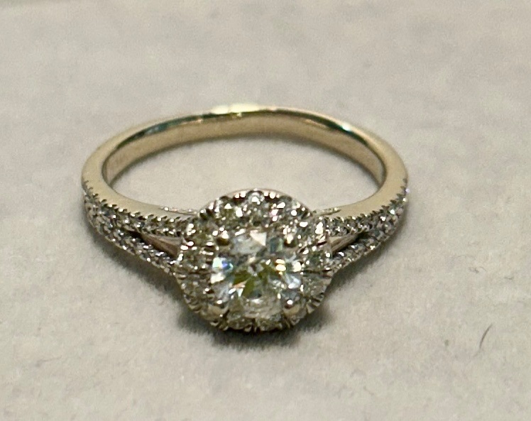 Photo 1 of 14K WHITE GOLD W. .50CT CENTER CUT & .50 SURROUNDING DIAMOND RING-3G SIZE 6 1/4 #28