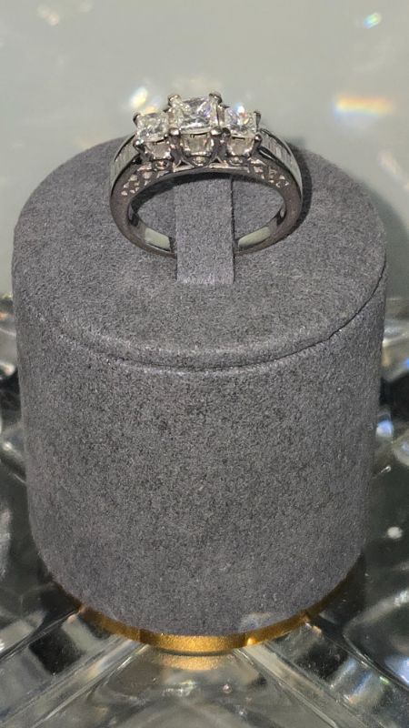 Photo 1 of 14K WHITE GOLD W. 1CT DIAMOND RING-4.3G SIZE 5 1/2