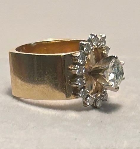 Photo 1 of 14K YELLOW GOLD W. 1CT CENTER DIAMOND .50 SURROUNDING DIAMOND RING-10G SIZE 6 1/2 #23