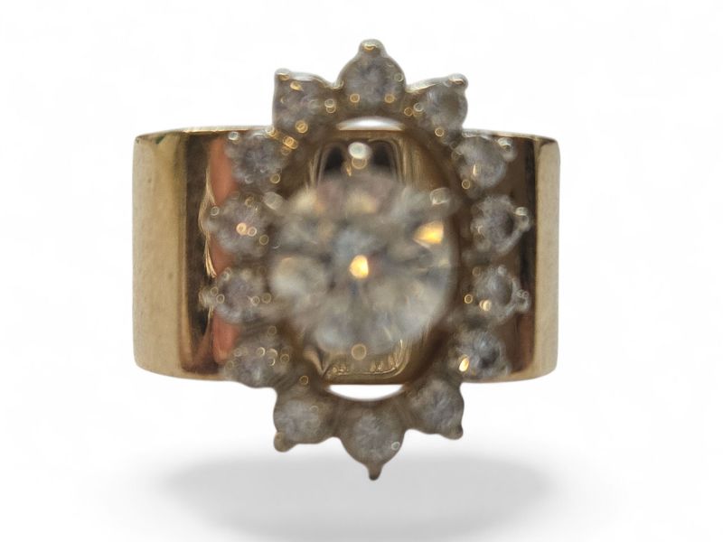 Photo 1 of 14K YELLOW GOLD W. 1CT CENTER DIAMOND .50 SURROUNDING DIAMOND RING-10G SIZE 6 1/2 #23