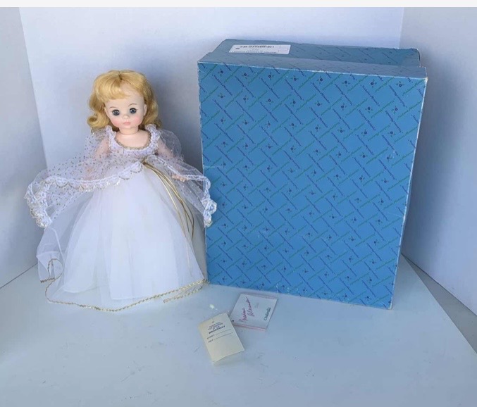 Photo 1 of VINTAGE MADAME ALEXANDER CINDERELLA DOLL H 8"