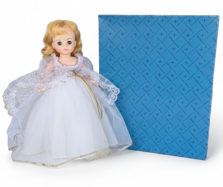Photo 1 of VINTAGE MADAME ALEXANDER CINDERELLA DOLL H 8"
