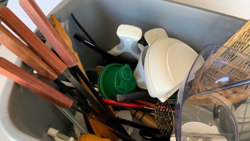 Photo 1 of TUB OF KITCHEN WARE