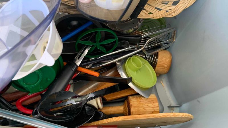 Photo 1 of TUB OF KITCHEN WARE