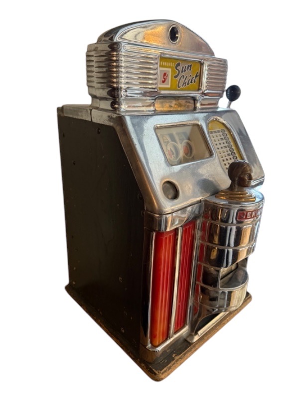 Photo 3 of CLASSIC ANTIQUE CIRCA 1949-1955 O.D.  JENNINGS  "SUN CHIEF" NICKLE SLOT MACHINE (15” x 16” H27”)