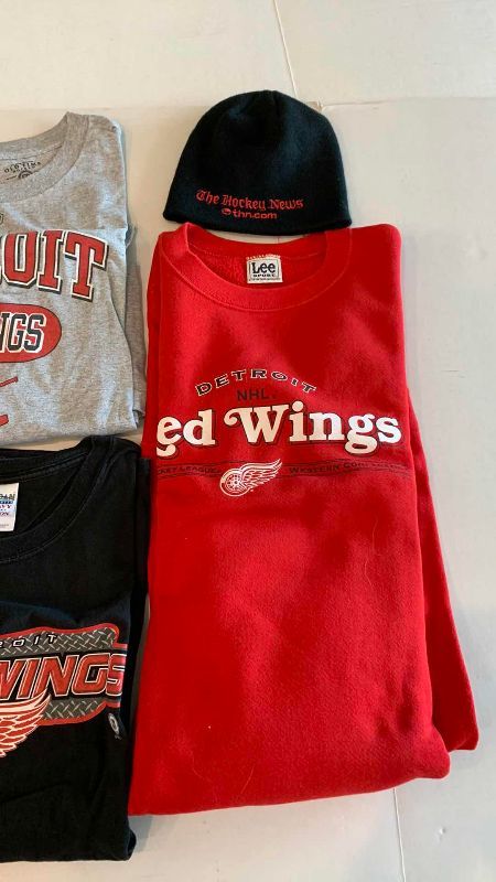Photo 1 of NHL DETROIT RED WINGS SWEATSHIRTS, TSHIRTS AND A HAT