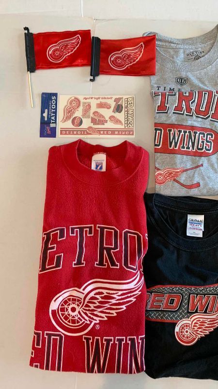 Photo 1 of NHL DETROIT RED WINGS SWEATSHIRTS, TSHIRTS AND A HAT